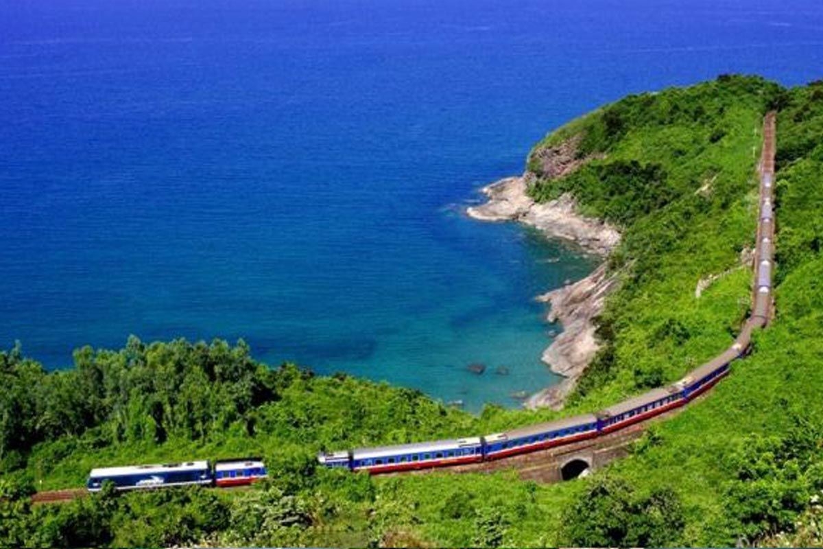 Khám phá Việt Nam với 5 cung đường bộ tốt nhất