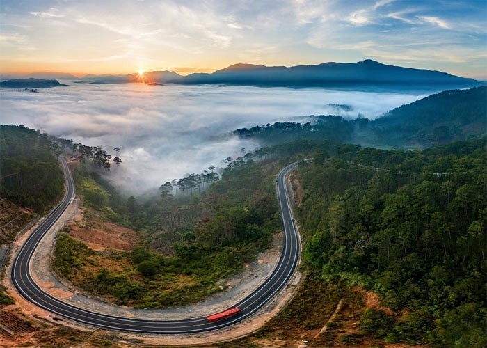 Khám phá Việt Nam với 5 cung đường bộ tốt nhất