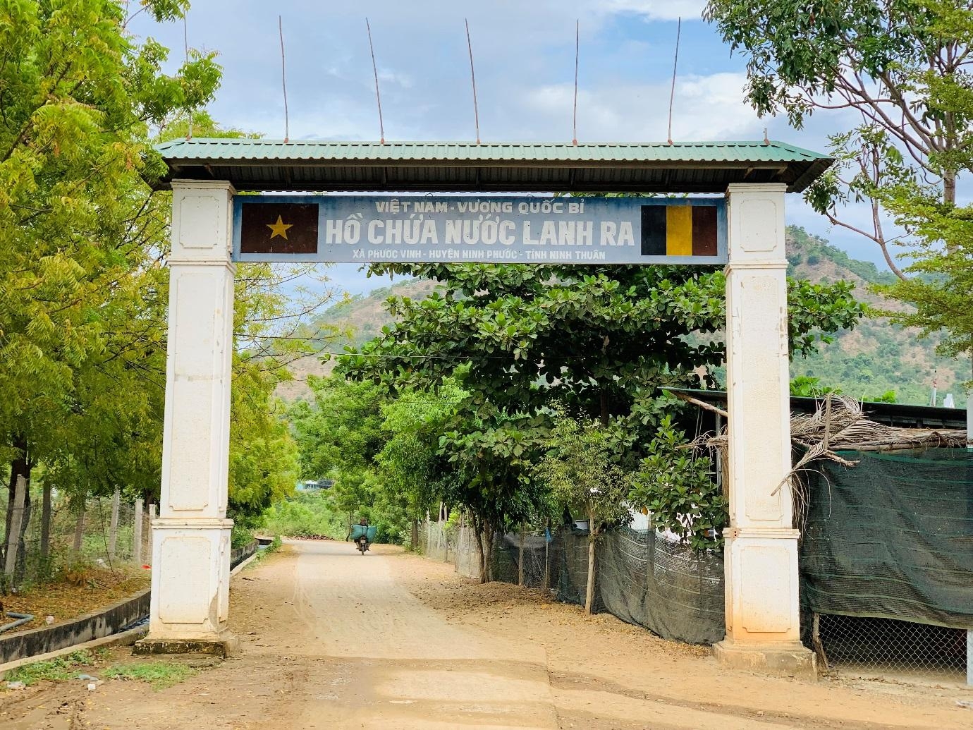 Khám phá vẻ đẹp Hồ Lanh Ra Khám phá vẻ đẹp Hồ Lanh Ra