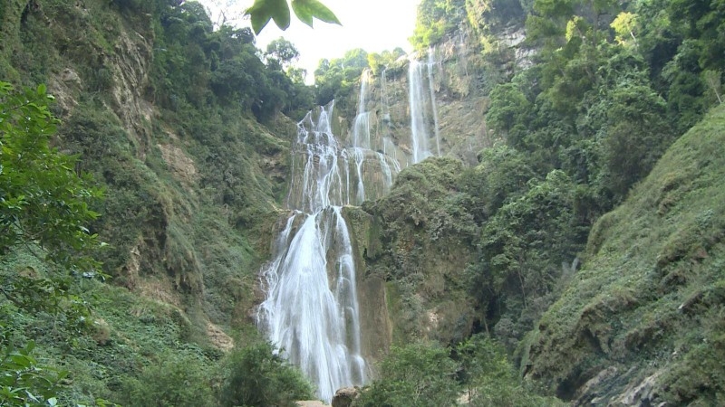 Tuyên Quang: Tạm dừng tham quan, trải nghiệm tại thác Nặm Me Tuyên Quang: Tạm dừng tham quan, trải nghiệm tại thác Nặm Me