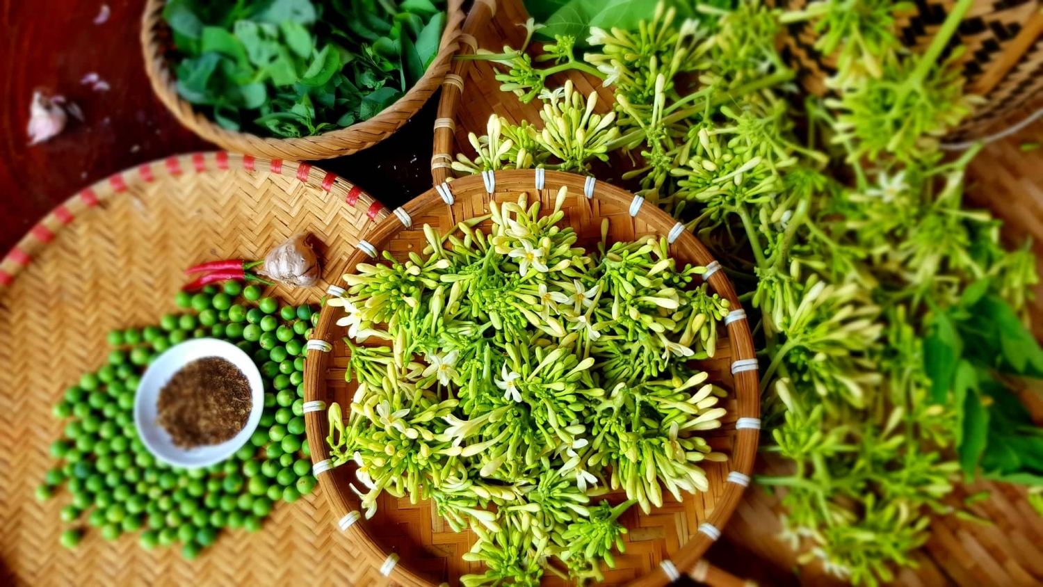 Nộm hoa đu đủ trộn cà rừng - Đặc sản dân tộc Thái gây thương nhớ Nộm hoa đu đủ trộn cà rừng - Đặc sản dân tộc Thái gây thương nhớ
