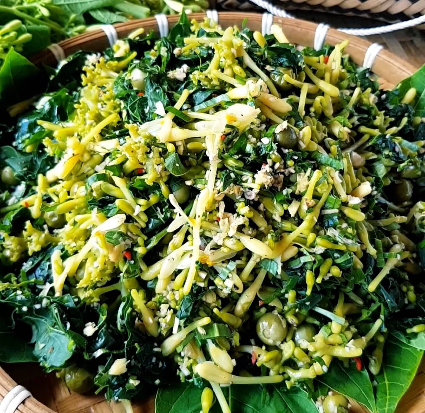 Nộm hoa đu đủ trộn cà rừng - Đặc sản dân tộc Thái gây thương nhớ Nộm hoa đu đủ trộn cà rừng - Đặc sản dân tộc Thái gây thương nhớ