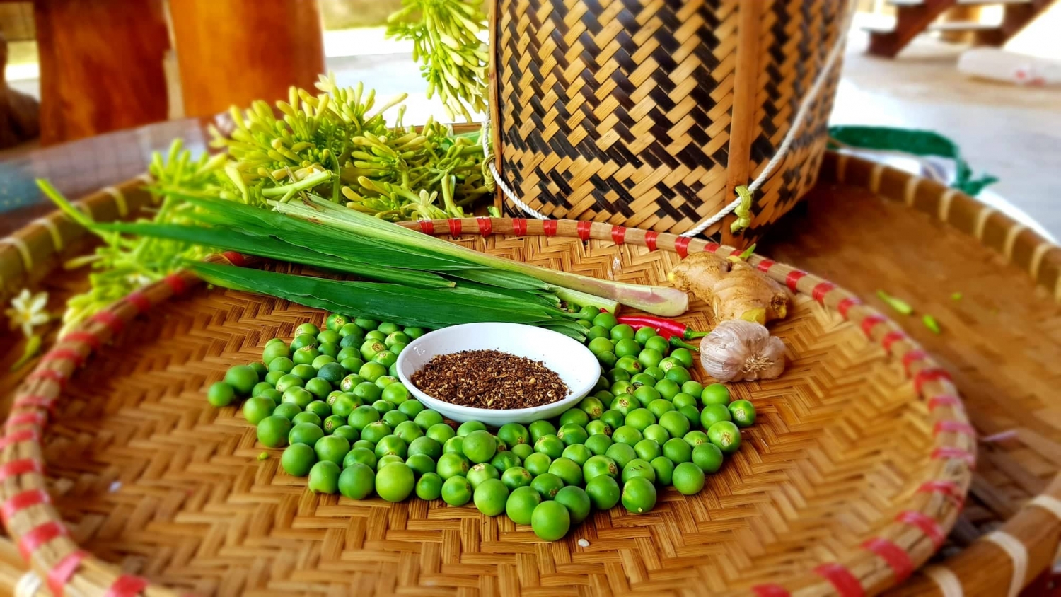 Nộm hoa đu đủ trộn cà rừng - Đặc sản dân tộc Thái gây thương nhớ Nộm hoa đu đủ trộn cà rừng - Đặc sản dân tộc Thái gây thương nhớ