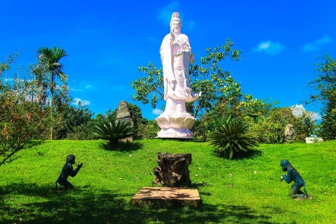 Ngắm khung cảnh bình yên của ngôi chùa lớn nhất Bảo Lộc