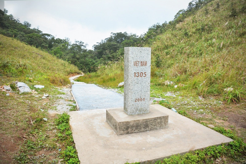 Chinh phục cột mốc 1305