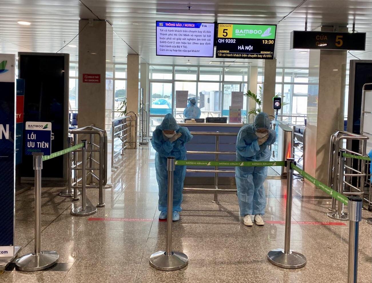 Bamboo Airways bay chuyên cơ khứ hồi đưa y bác sĩ chi viện miền Nam chống dịch Bamboo Airways bay chuyên cơ khứ hồi đưa y bác sĩ chi viện miền Nam chống dịch