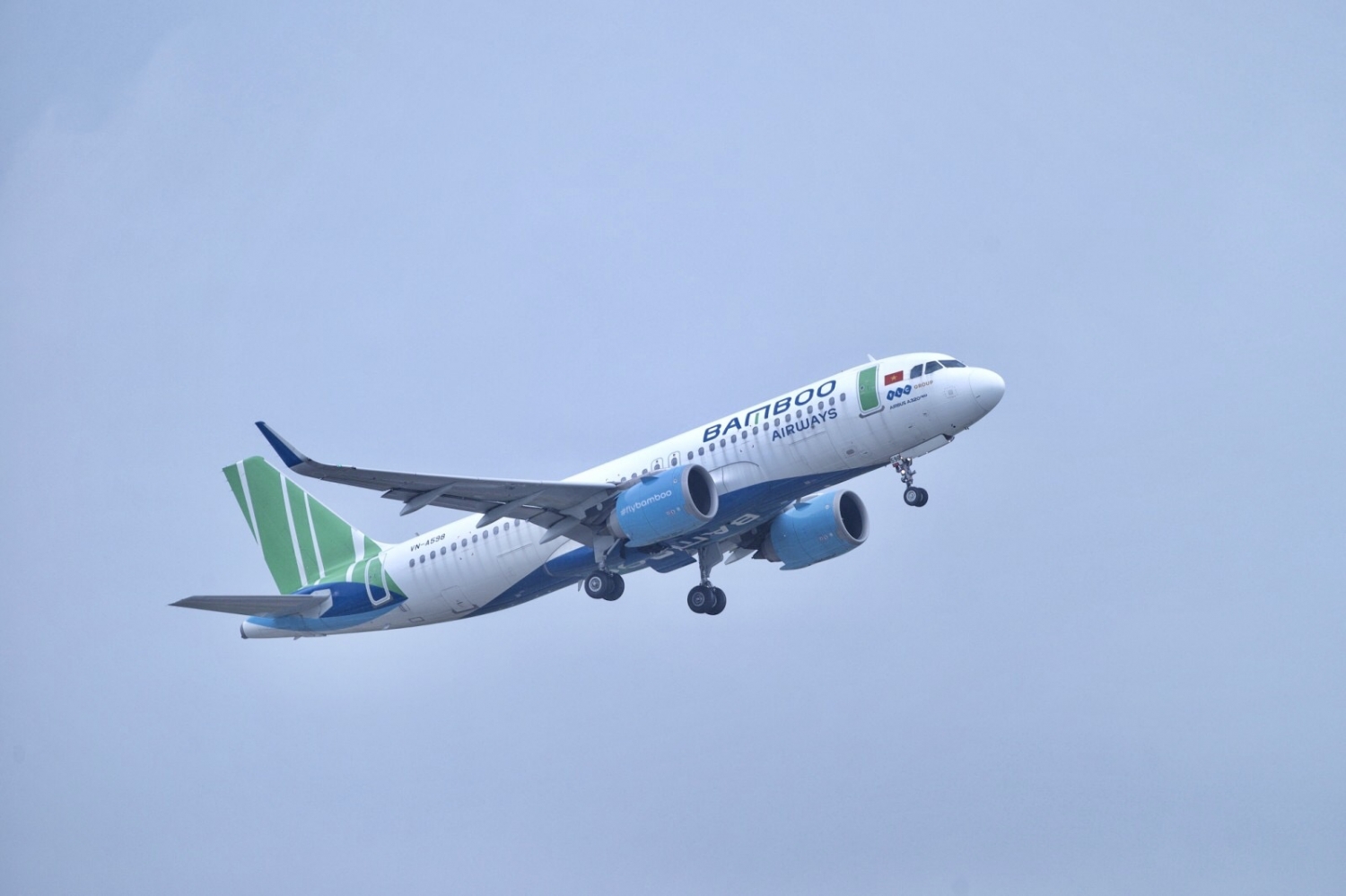 Bamboo Airways bay chuyên cơ khứ hồi đưa y bác sĩ chi viện miền Nam chống dịch Bamboo Airways bay chuyên cơ khứ hồi đưa y bác sĩ chi viện miền Nam chống dịch