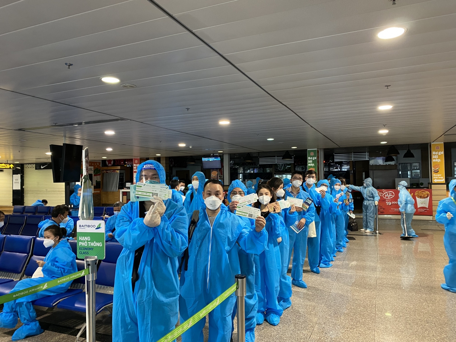 Bamboo Airways bay chuyên cơ khứ hồi đưa y bác sĩ chi viện miền Nam chống dịch Bamboo Airways bay chuyên cơ khứ hồi đưa y bác sĩ chi viện miền Nam chống dịch