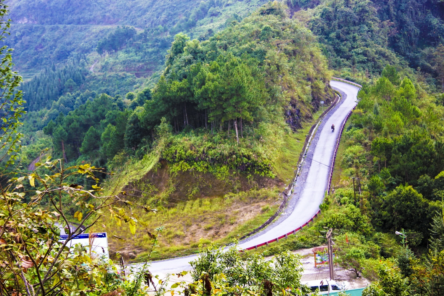 Quản bạ núi và mây