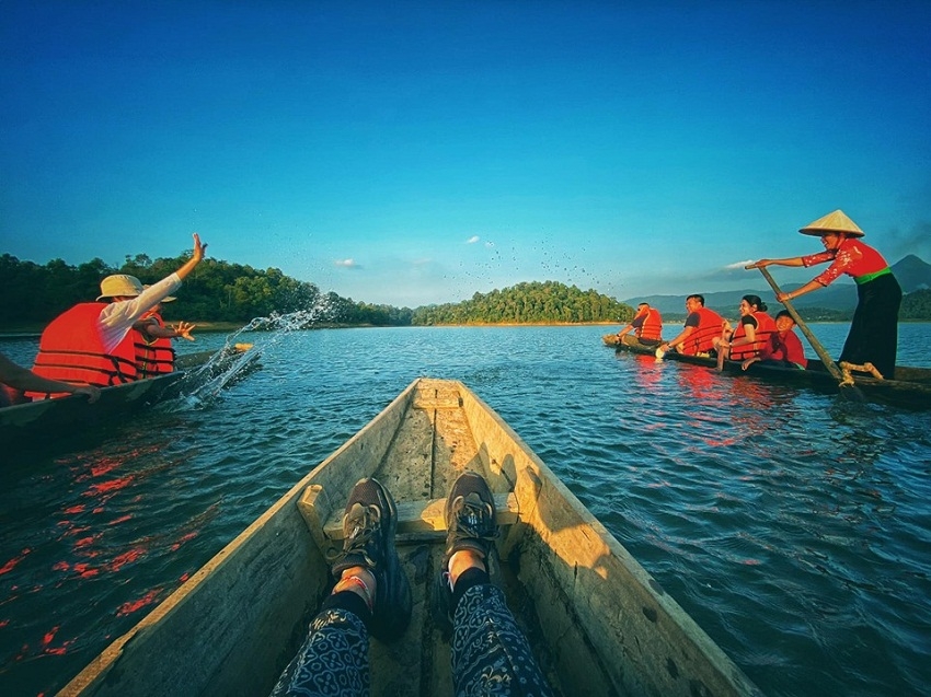 Mênh mông sóng nước hồ Pá Khoang