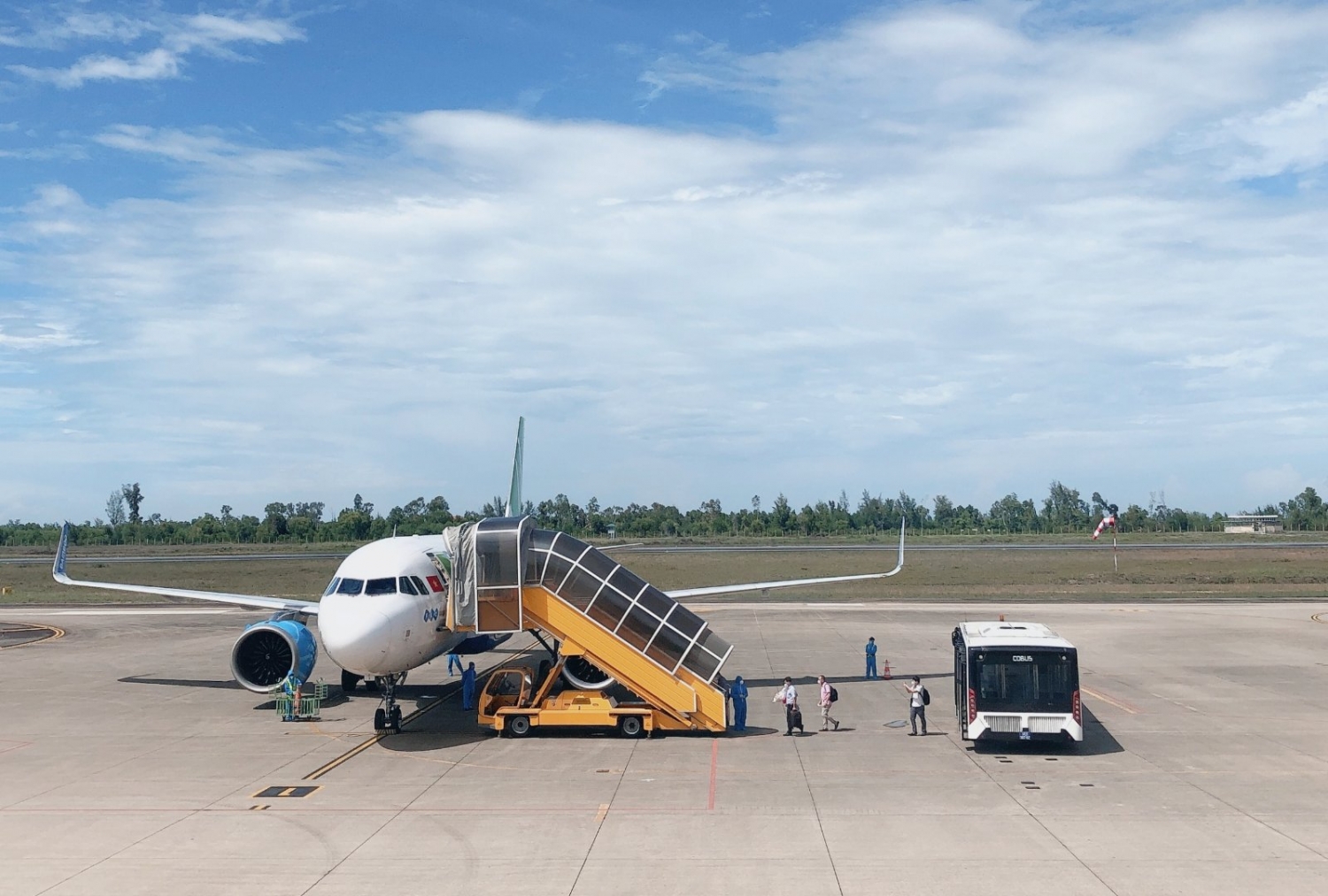 Bamboo Airways tiếp tục khai thác chuyến bay khứ hồi đặc biệt đưa y bác sĩ từ Huế vào miền Nam chống dịch
