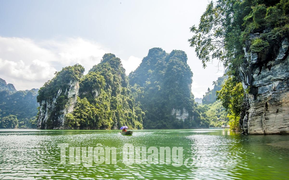 Vẻ đẹp nên thơ của hồ sinh thái Lâm Bình Vẻ đẹp nên thơ của hồ sinh thái Lâm Bình