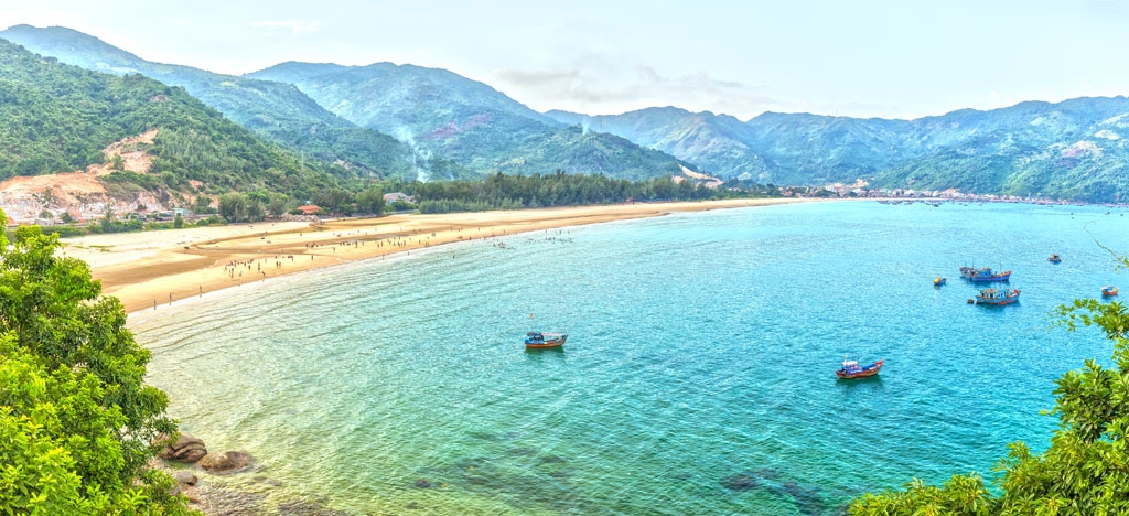 Chiêm ngưỡng vẻ đẹp kỳ vĩ, nên thơ nơi biển Đại Lãnh