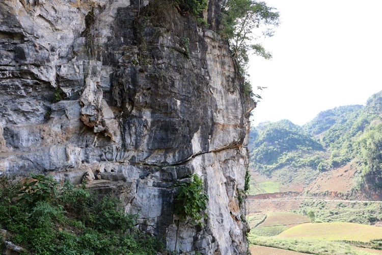 Ngỡ ngàng trước vẻ đẹp kỳ vĩ của hang động Khó Chua La