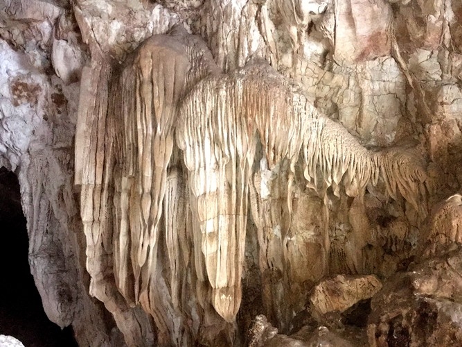 Ngỡ ngàng trước vẻ đẹp kỳ vĩ của hang động Khó Chua La