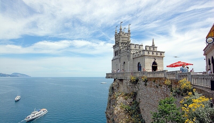 nga tim ra cach ngan chan nato do tham crimea