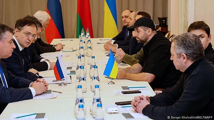 Phương Tây ồ ạt gửi vũ khí đến Ukraine