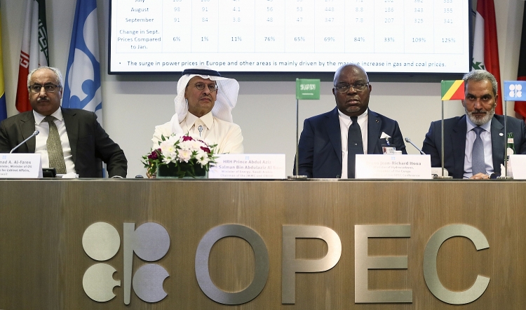 Phương Tây hỗn loạn vì quyết định của OPEC+
