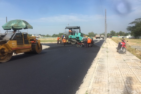 ông Đào Văn Giang – Chủ tịch HĐQT Công ty Đầu tư Phát triển GDLAND, chia sẻ: Kỳ vọng của cộng đồng doanh nghiệp về Đại hội đại biểu toàn quốc lần thứ XIII của Đảng, sẽ phát huy hơn nữa vai trò lãnh đạo của Đảng, giải quyết những bất cập, đưa ra những quyết sách đúng đắn, thông thoáng về thể chế để “cởi trói” cho doanh nghiệp. Hạn chế, thậm chí xoá bỏ tư tưởng “hình sự hoá quan hệ kinh tế dân sự” đối với doanh nghiệp, để doanh nghiệp yên tâm đầu tư, kinh doanh và có cơ hội phát teieenr mạnh hơn nữa