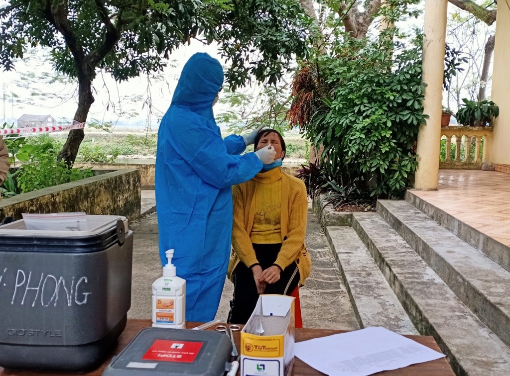 Nhiều tỉnh, thành siết chặt kiểm soát người về quê ăn Tết