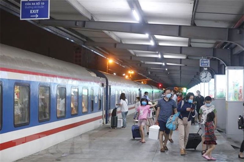 Đường sắt chạy tăng cường hàng chục tàu Hà Nội - Vinh dịp lễ 30/4-1/5