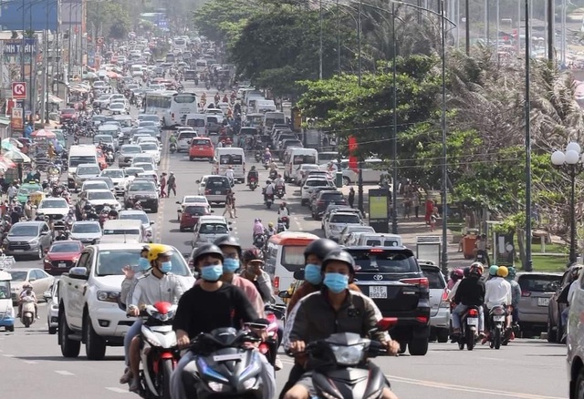 Vũng Tàu dừng nhiều dịch vụ, bay flycam tìm người không đeo khẩu trang - 2