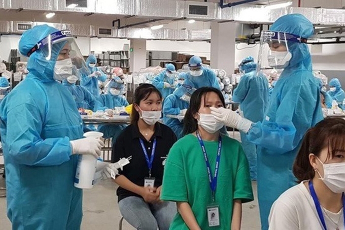 Đề xuất hỗ trợ tiền mặt cho lao động phải ngừng việc trên 14 ngày do Covid-19