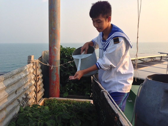 Kỷ niệm 32 năm thành lập nhà giàn DK1 (5/7/1989-5/7/2021): Những cột mốc xanh trên biển