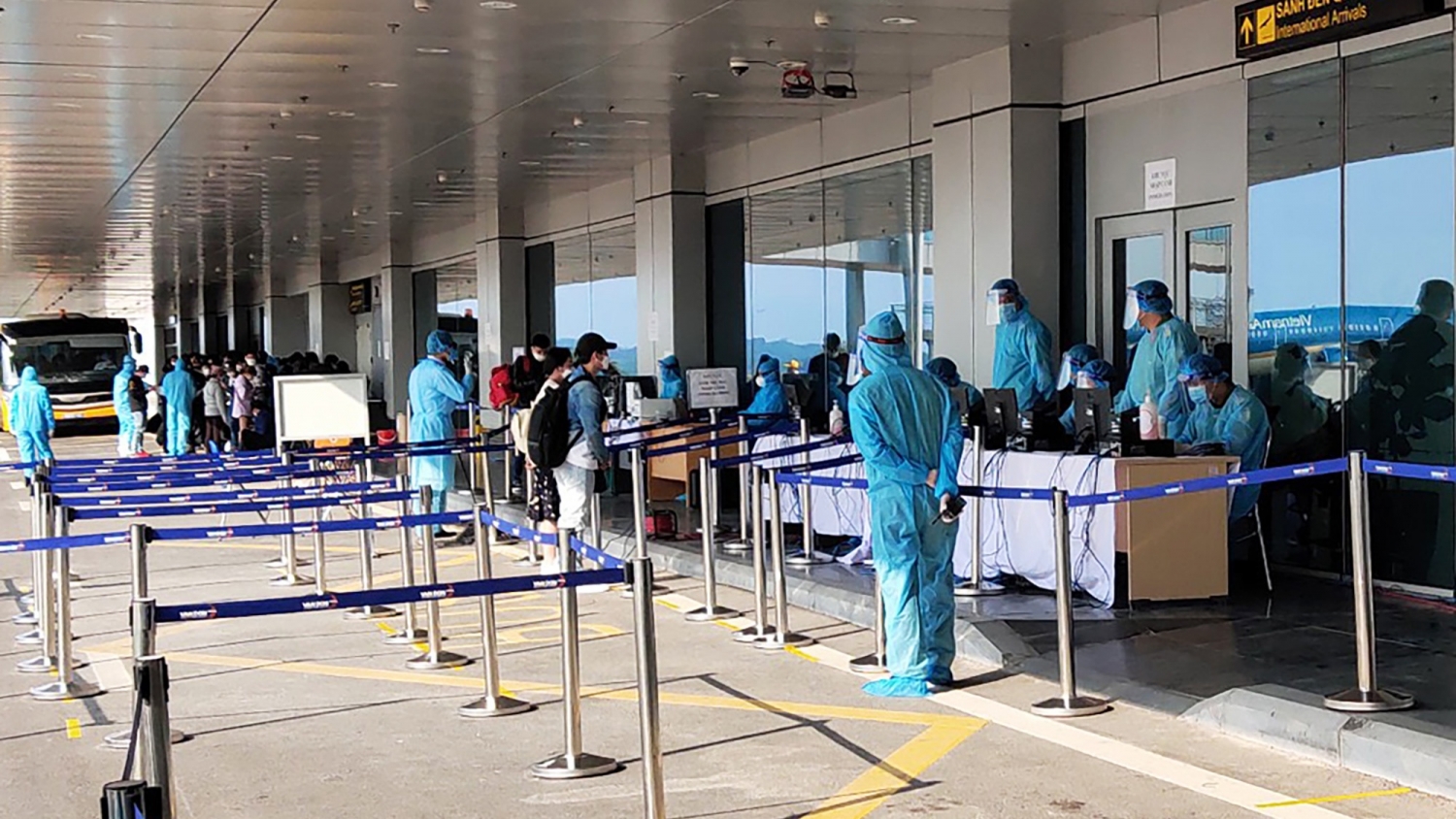 Đề xuất người nhập cảnh đã tiêm đủ vắc xin chỉ cách ly tại nhà 3 ngày