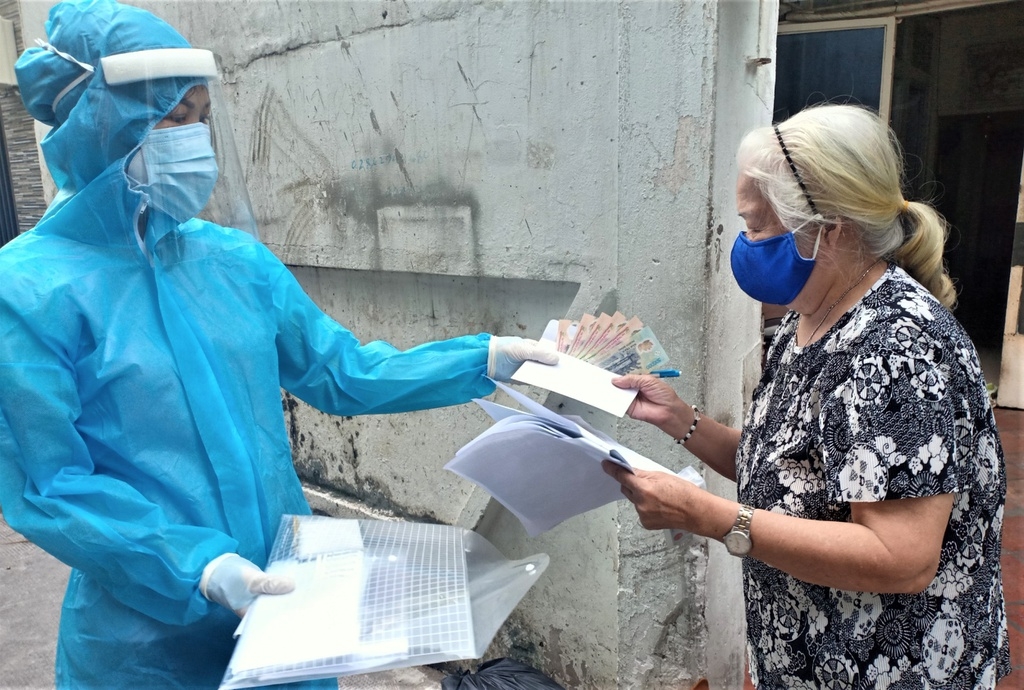 Người lao động khó khăn tại TP HCM sẽ được địa phương trao hỗ trợ tận tay Người lao động khó khăn tại TP HCM sẽ được địa phương trao hỗ trợ tận tay