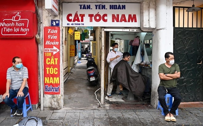 Hà Nội: Giãn cách theo Chỉ thị 15, mở lại nhiều dịch vụ