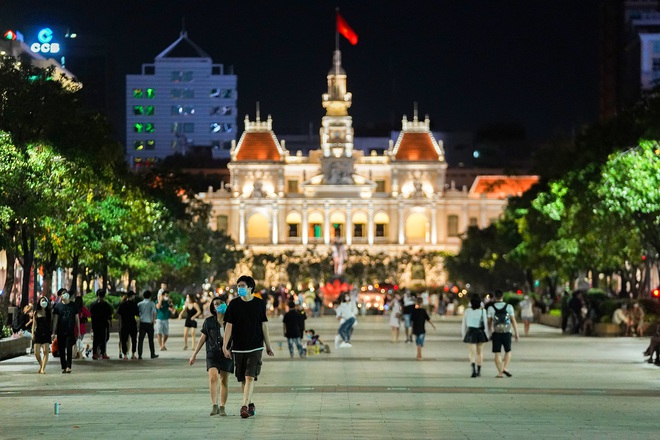 TPHCM chưa thể bình thường mới trong tháng 11 - 3