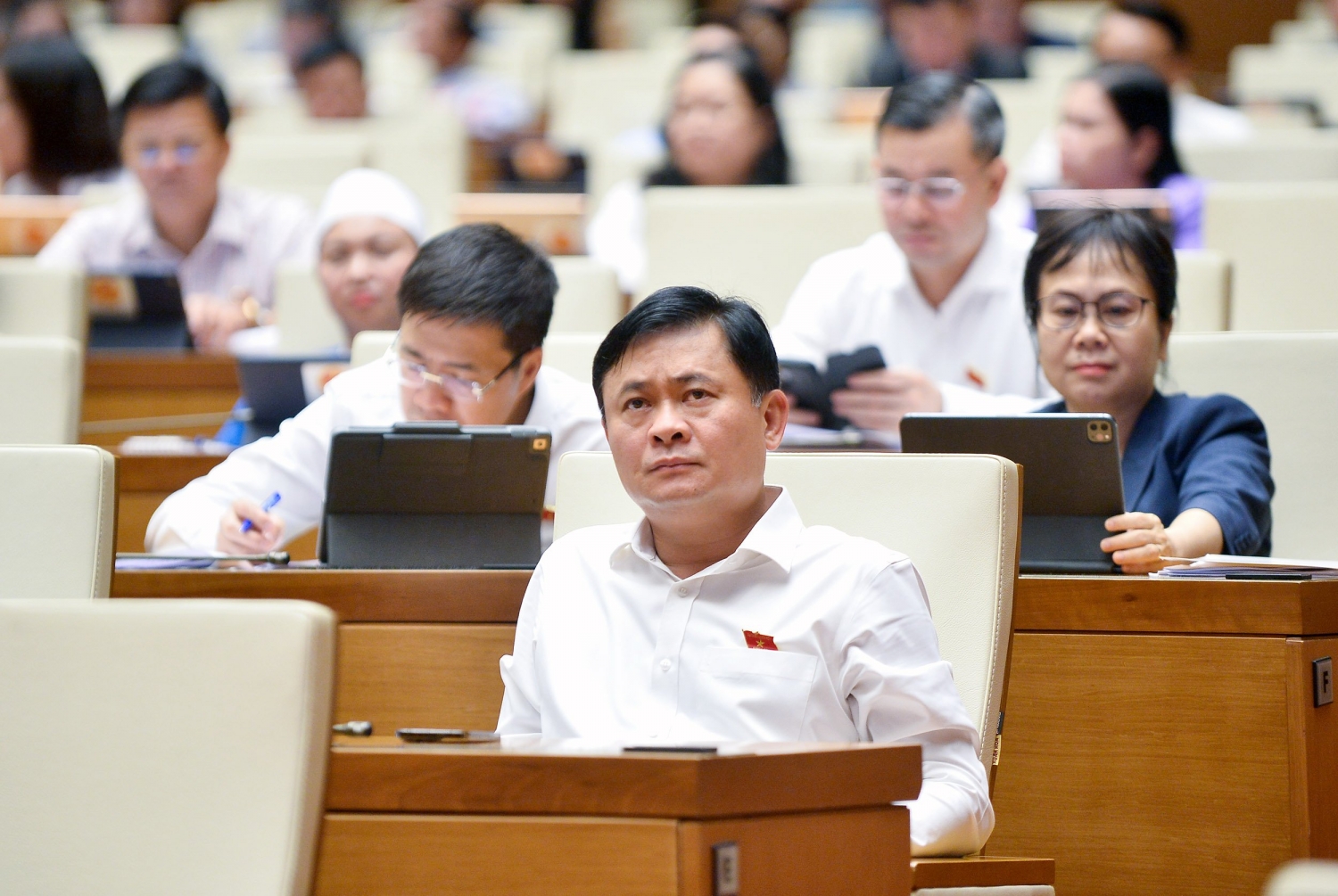 Giải pháp hàng đầu là hoàn thiện thể chế
