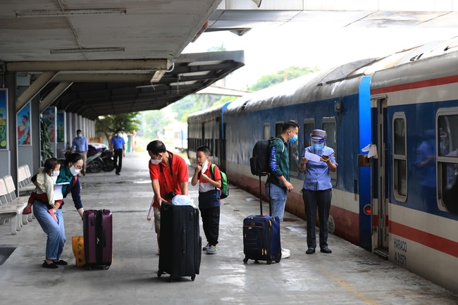 Những lưu ý khi bảo lưu, trả lại vé tàu Tết Nhâm Dần 2022