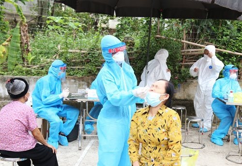 Ca mắc Covid-19 tăng nhanh, nhiều tỉnh thành hạn chế hoạt động nguy cơ cao