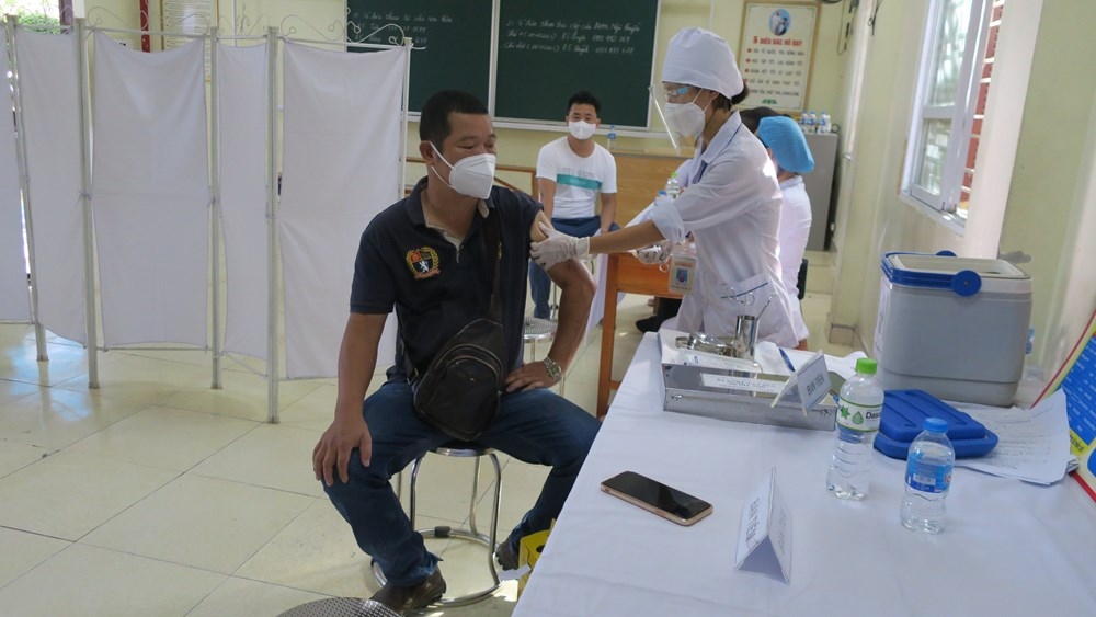 Hải Phòng xem xét F0 không chịu tiêm vắc xin phải tự trả phí điều trị