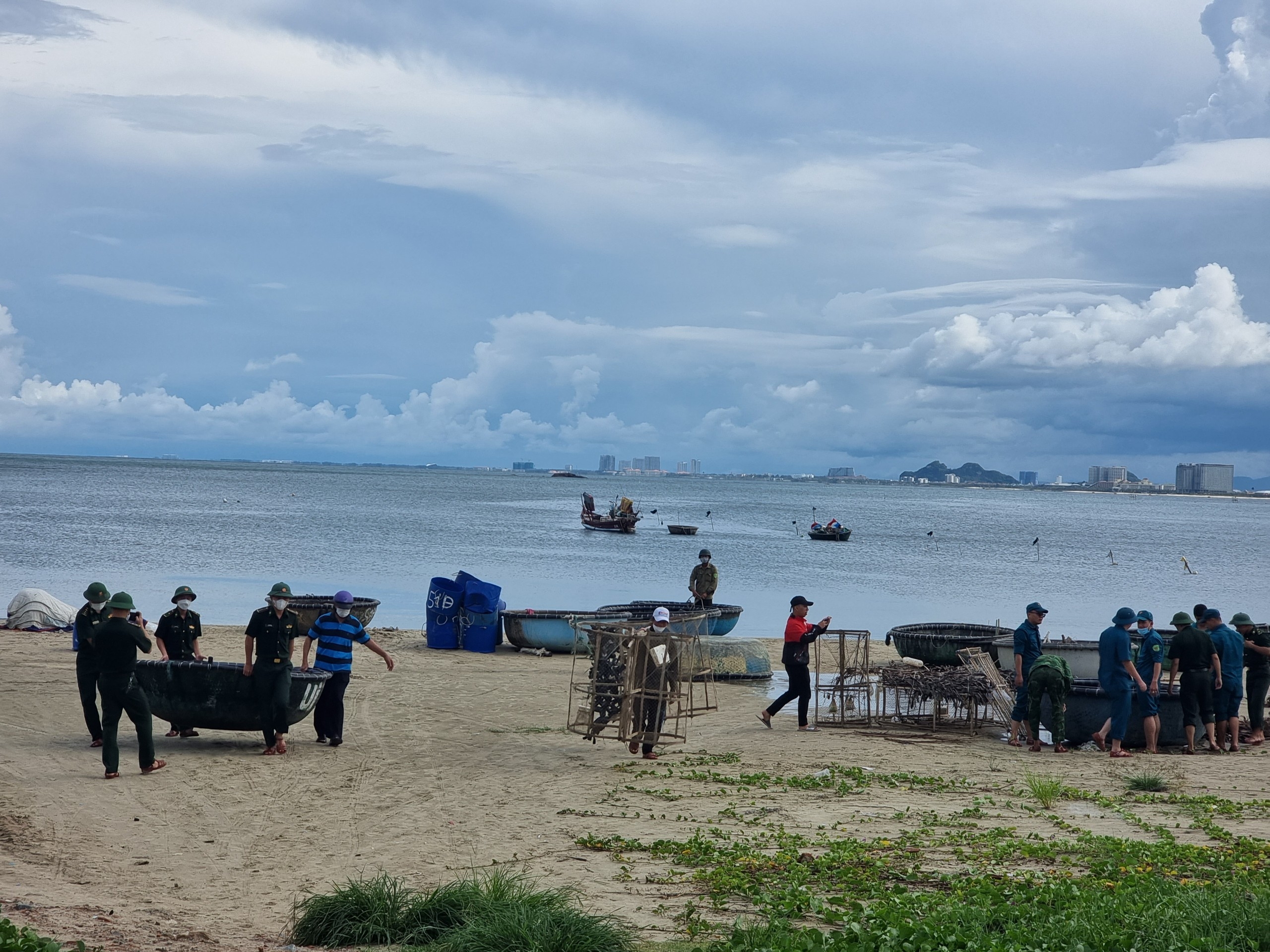 Miền Trung hối hả chống bão Noru