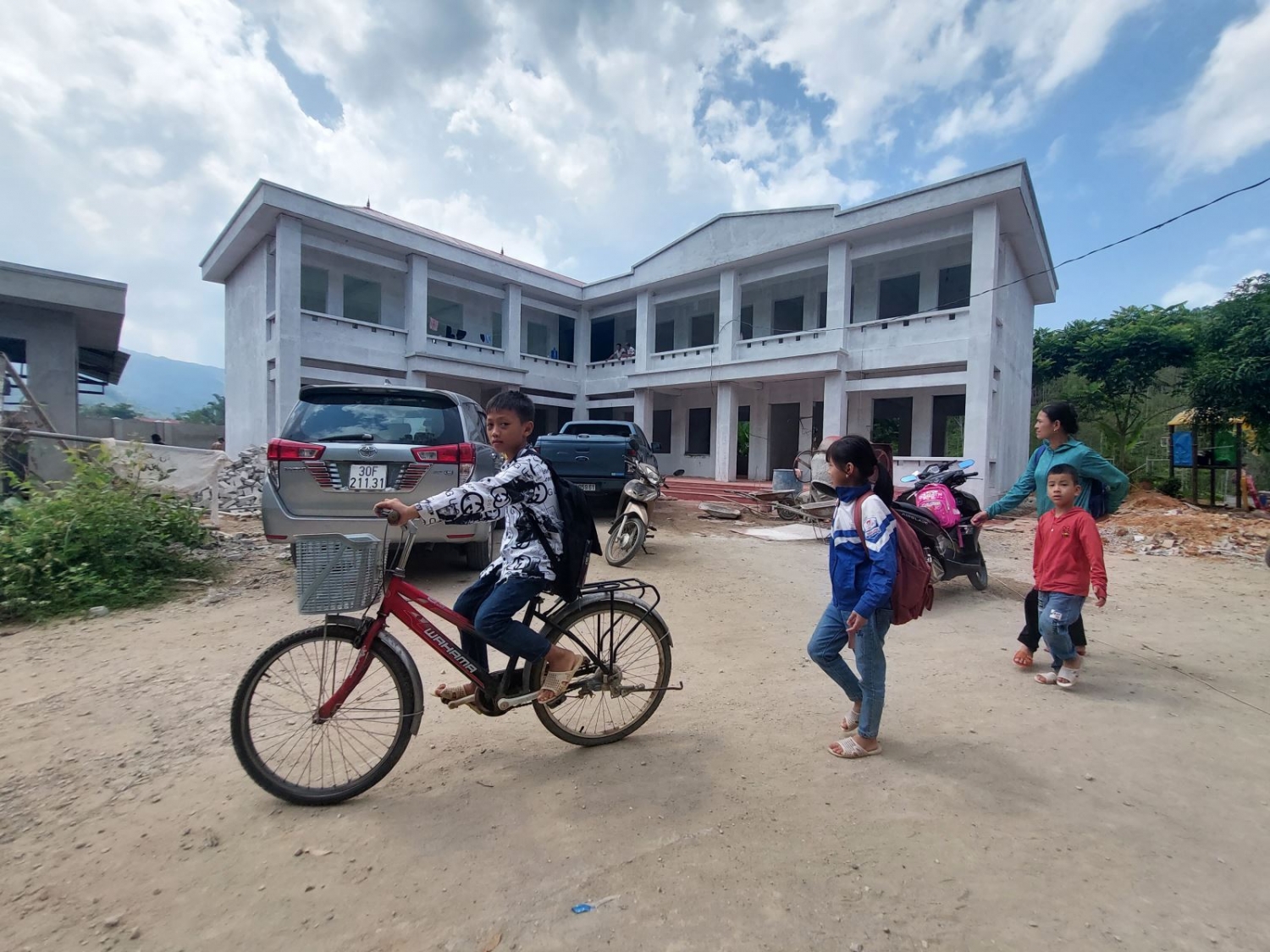 BSR đồng hành tài trợ xây trường học ở biên giới