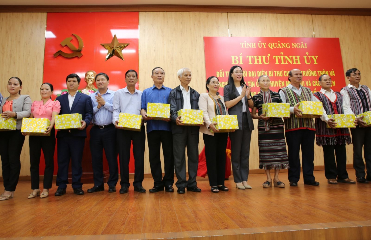 BSR tặng quà cho đồng bào dân tộc thiểu số