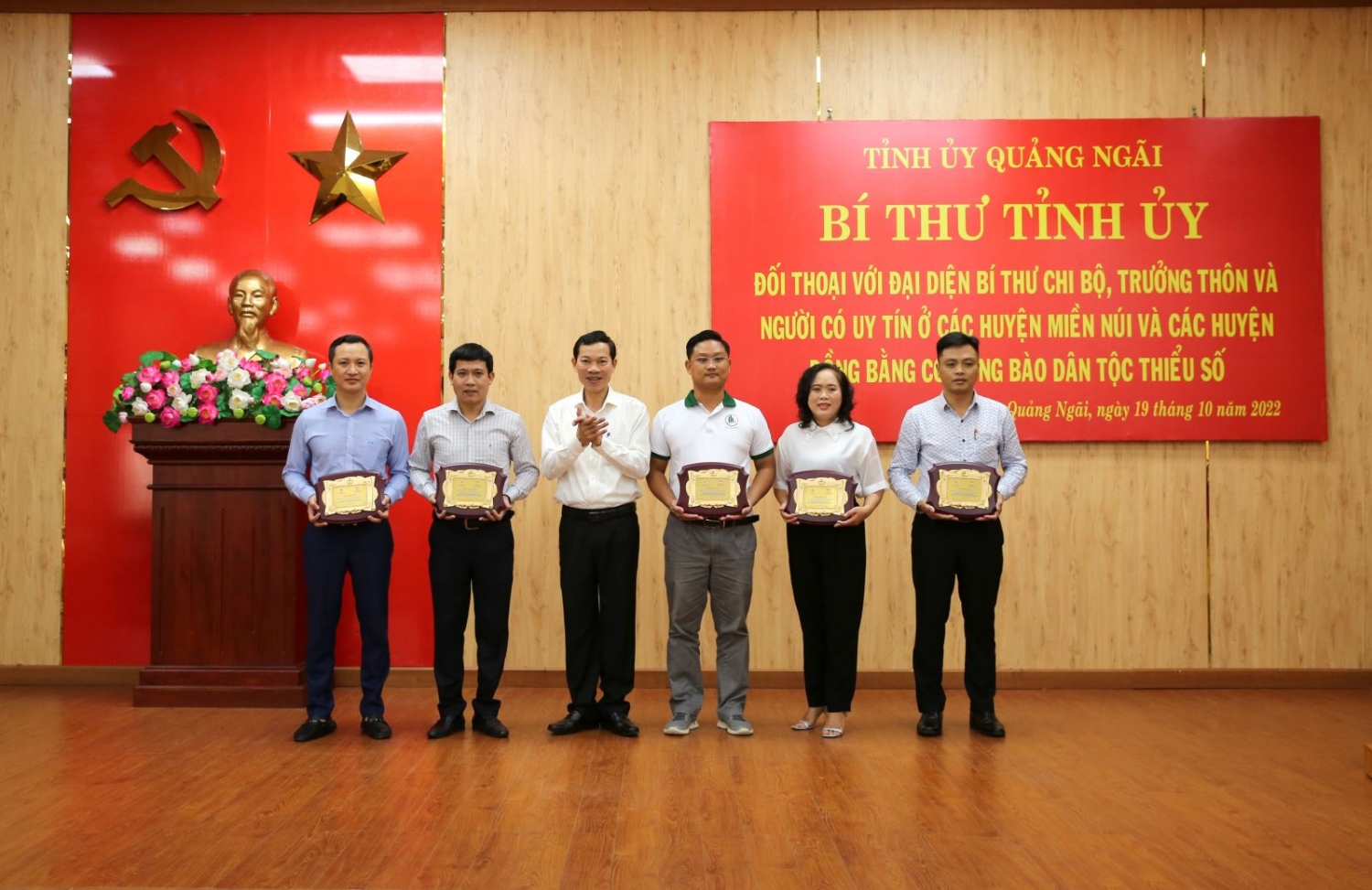 BSR tặng quà cho đồng bào dân tộc thiểu số