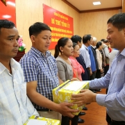 BSR tặng quà cho đồng bào dân tộc thiểu số