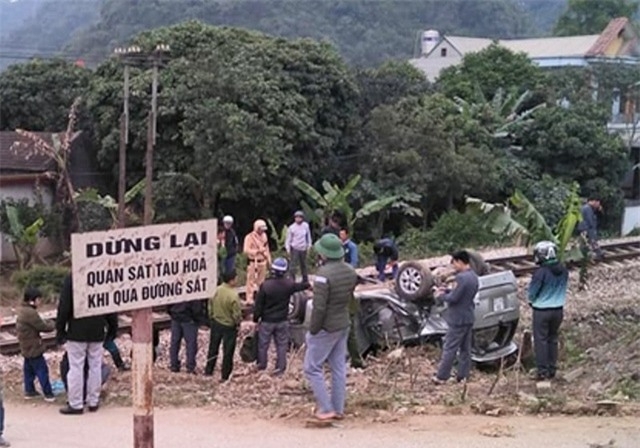 tin tuc 51 khoi to ke doa tung clip sex tong tien nu giao vien o quang binh
