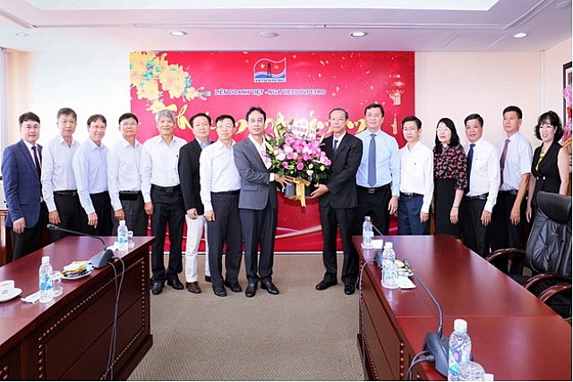 lanh dao tinh ba ria vung tau tham va chuc tet vietsovpetro