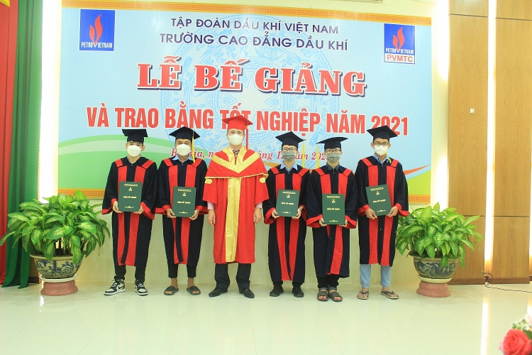 PVMTC tổ chức trao bằng tốt nghiệp cho HSSV hệ Cao đẳng khóa 2018-2021