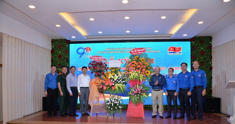 Tuổi trẻ Vietsovpetro nỗ lực tiếp bước truyền thống Những người đi tìm lửa