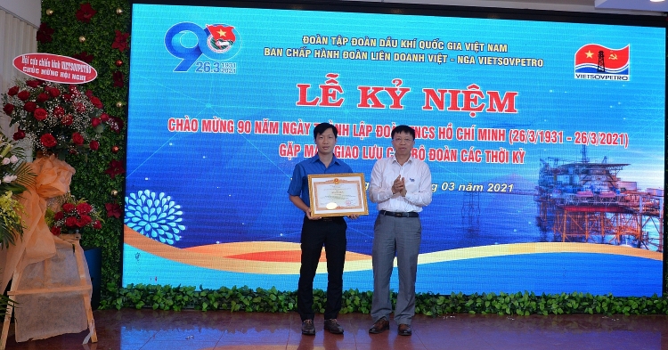 Tuổi trẻ Vietsovpetro nỗ lực tiếp bước truyền thống Những người đi tìm lửa