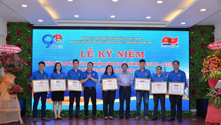 Tuổi trẻ Vietsovpetro nỗ lực tiếp bước truyền thống Những người đi tìm lửa