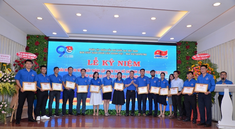 Tuổi trẻ Vietsovpetro nỗ lực tiếp bước truyền thống Những người đi tìm lửa