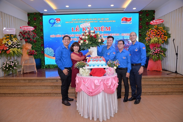Tuổi trẻ Vietsovpetro kỷ niệm 90 năm Ngày thành lập Đoàn TNCS Hồ Chí Minh và gặp mặt giao lưu cán bộ Đoàn qua các thời kỳ