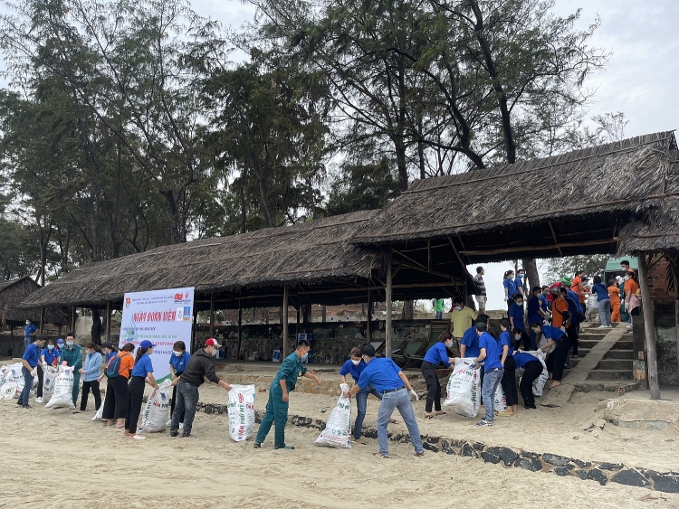 Đoàn viên thanh niên Cụm phối hợp hoạt động Bà Rịa - Vũng Tàu ra quân Ngày đoàn viên